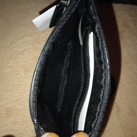 Coach Peyton Dream Black and White Wristlet NWT - Picture 5 of 10